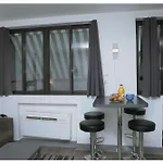 Arc De Triomphe & Trocadero Square - Paris Vacation Rentals