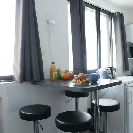 Arc De Triomphe & Trocadero Square - Vacation Apartment Paris