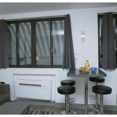 Arc De Triomphe & Trocadero Square - Vacation Apartment Paris